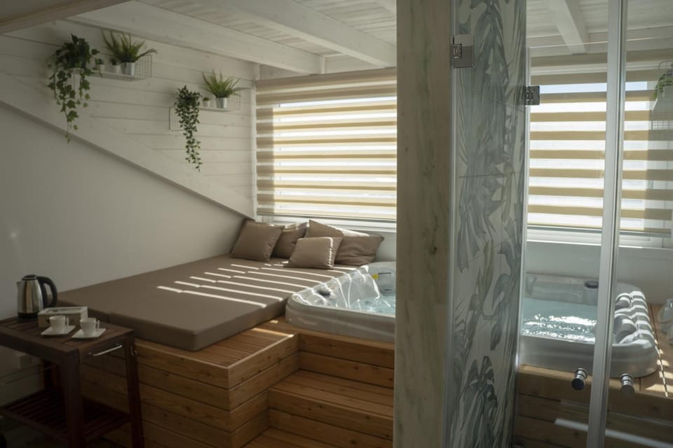 Couples treatment rooms, body treatments, aromatherapy, Swedish massages