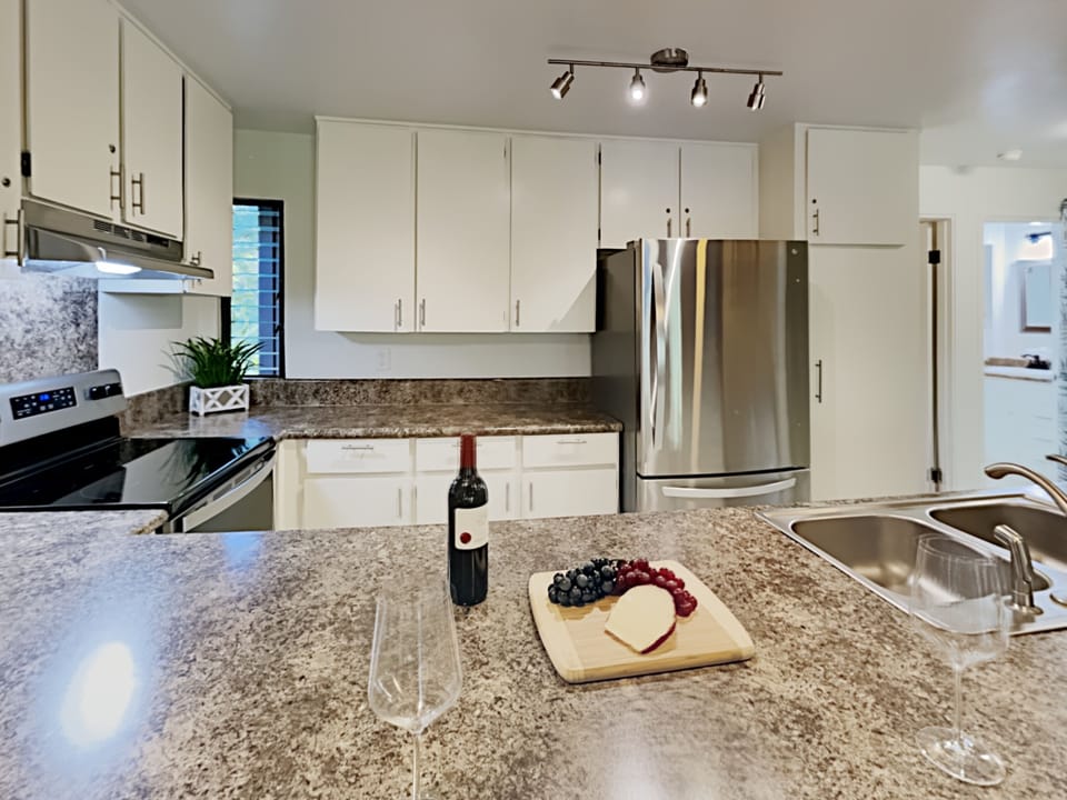 Large, spacious kitchen with ample counter space!