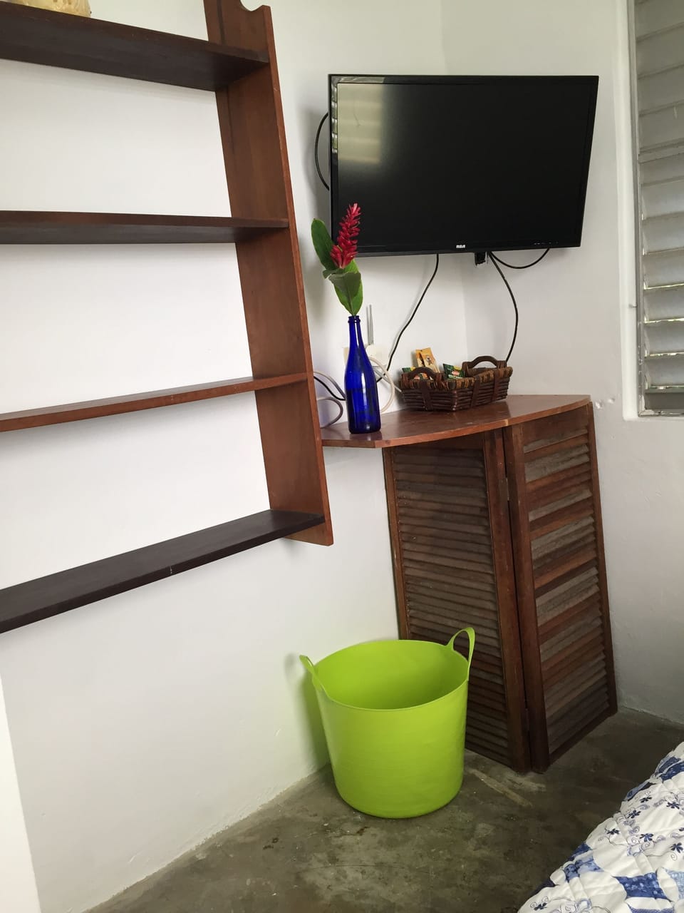 3rd Bedroom with sofa/futon, a small desk and TV with fan (no a/c)