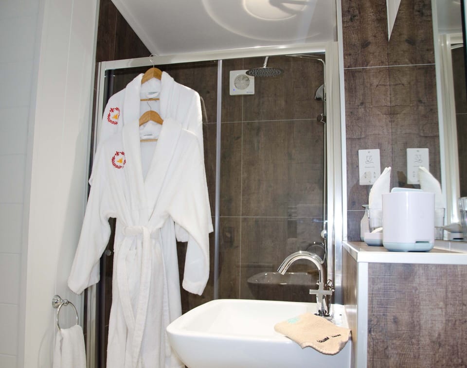 Superior Apartment, Ensuite (With Hot Tub) | Bathroom