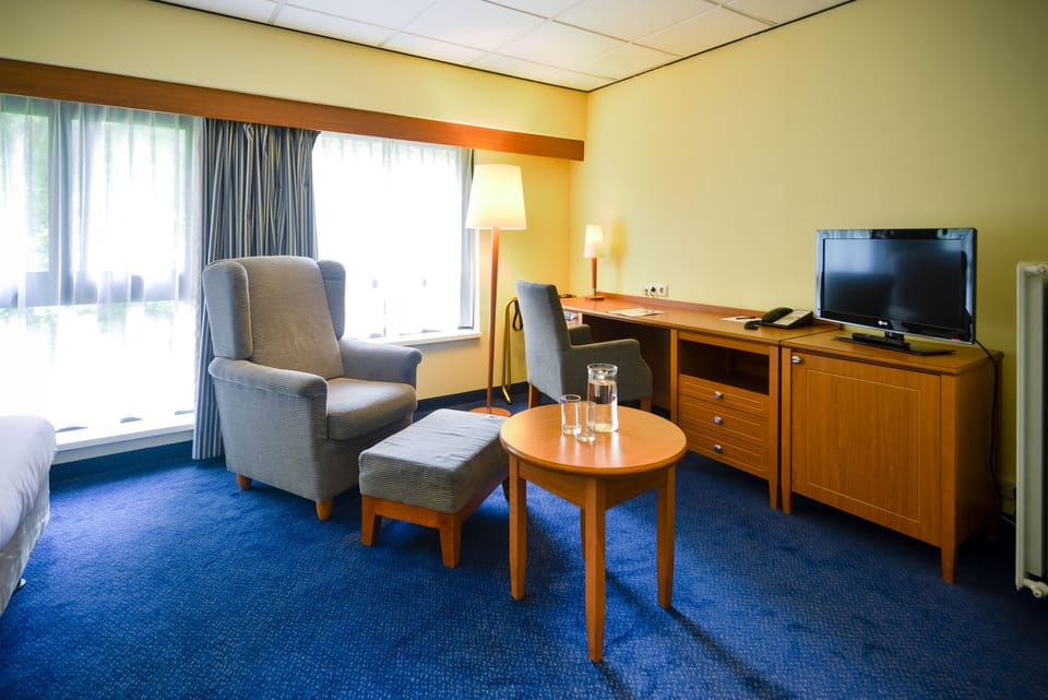 Comfort Room | Desk, rollaway beds, free WiFi, bed sheets