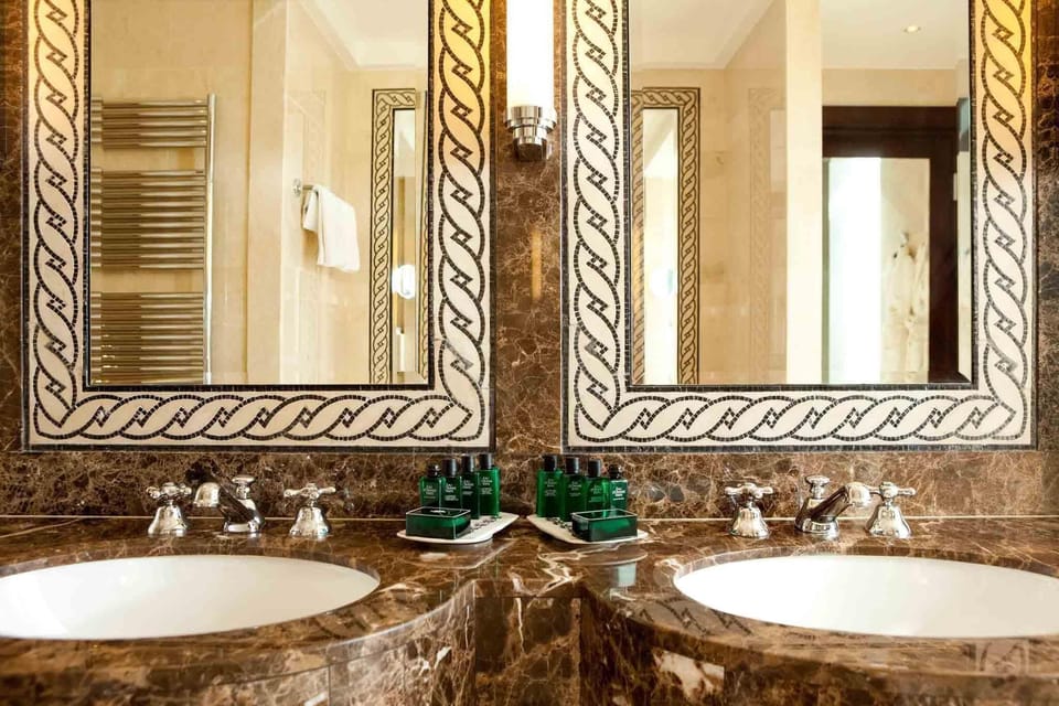 Deluxe Suite | Premium bedding, minibar, in-room safe, desk