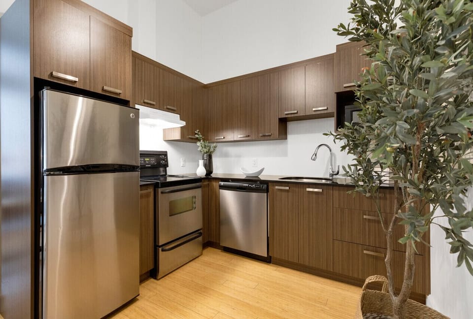 Fully equipped kitchen, complete with complimentary coffee and tea.