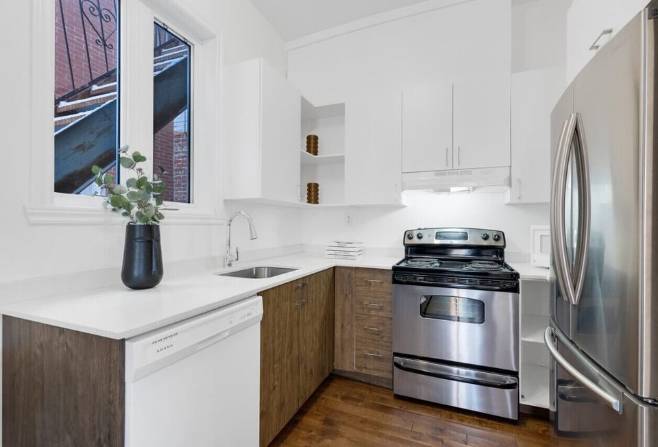 Fully equipped kitchen, complete with complimentary coffee and tea.