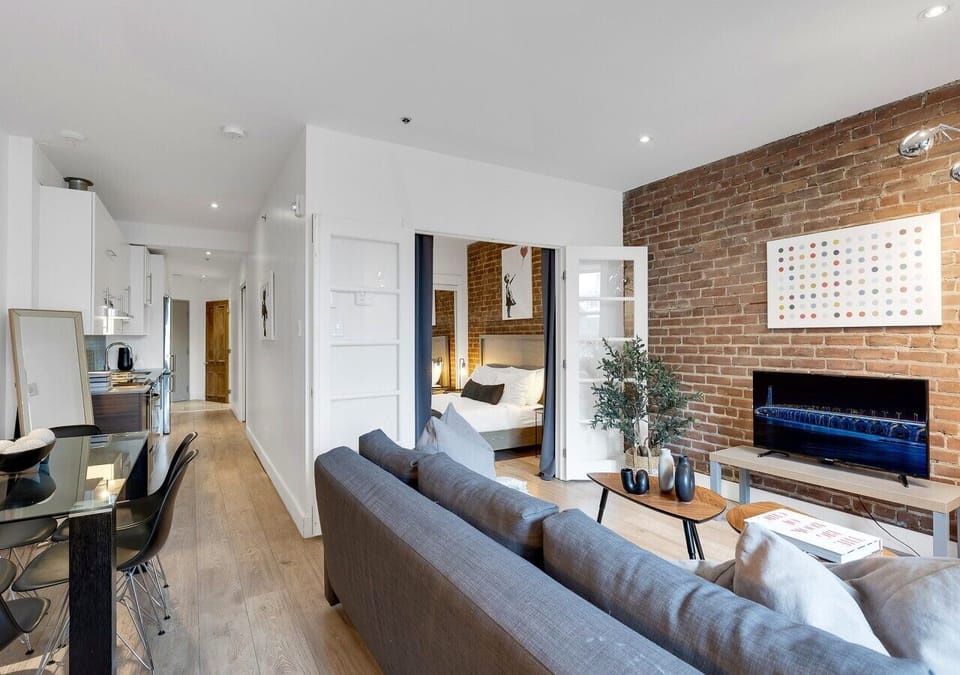 01-LIVING-ROOM-02-DT-401