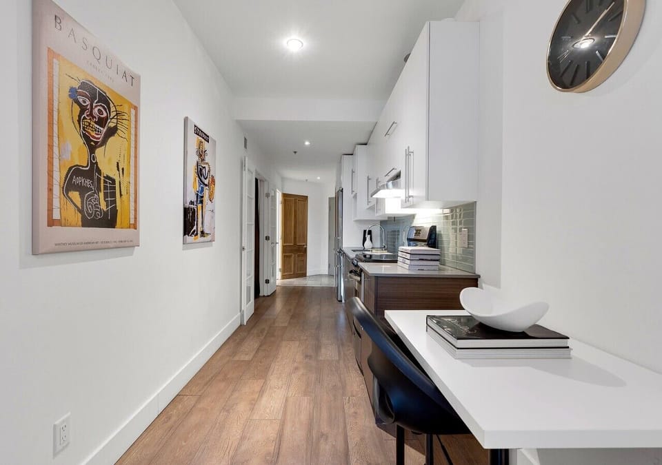 05-HALLWAYS-02-DT-402