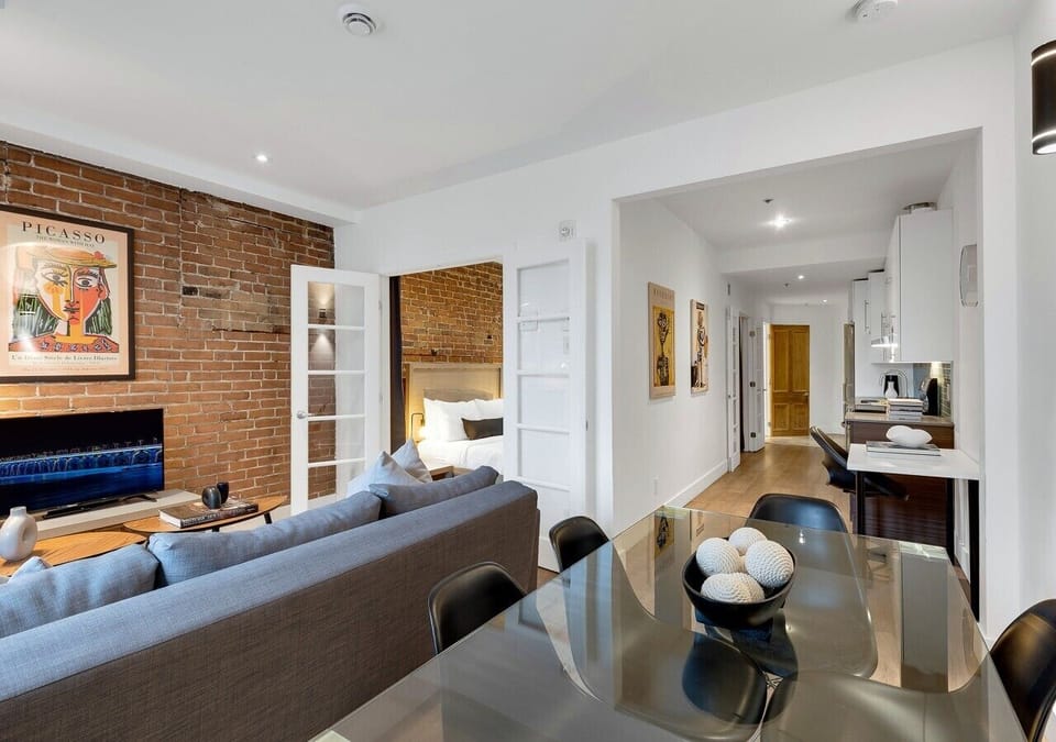 01-LIVING-ROOM-01-DT-402