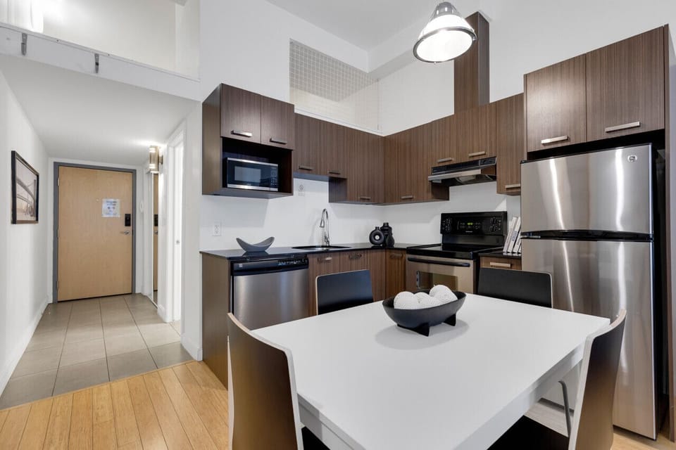 Fully equipped kitchen, complete with complimentary coffee and tea.