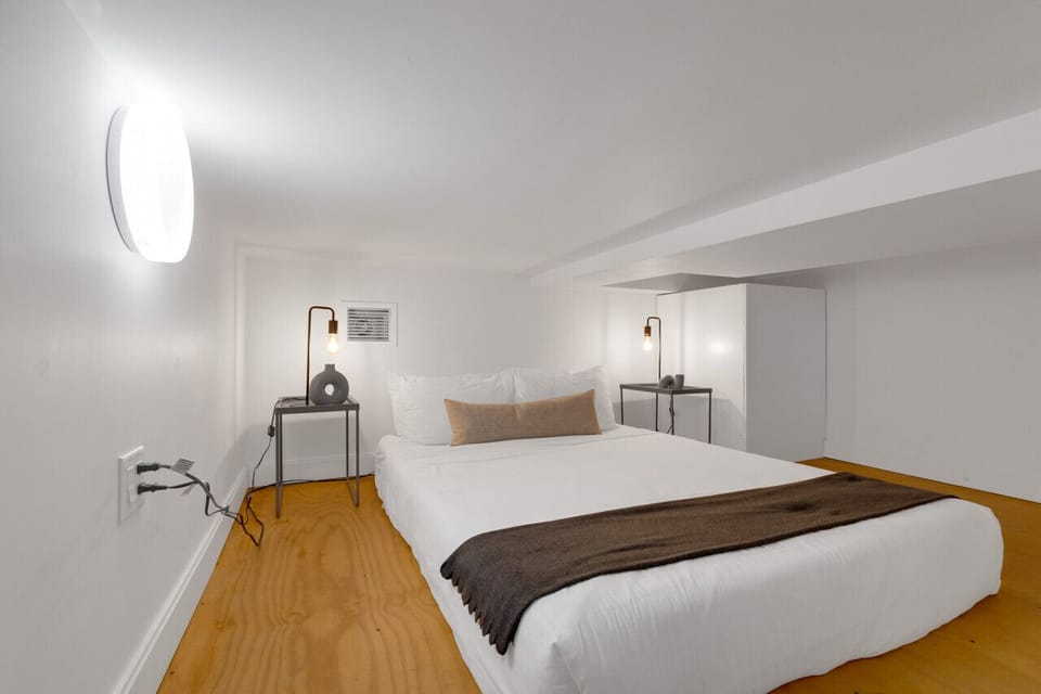Mezzanine: Features a queen mattress with a luxurious memory foam. (Note: Ladder access, low ceiling.)