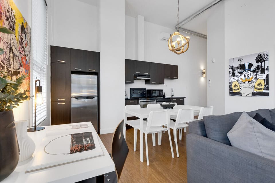 Dining Room: Fully equipped for you to prepare and enjoy a delightful meal.