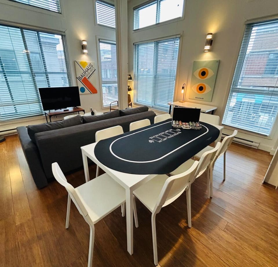 FREE Poker Mat & Chips! `Stay & Play Poker with LIV MTL – Make memories with friends and enjoy fun-filled game nights during your stay!