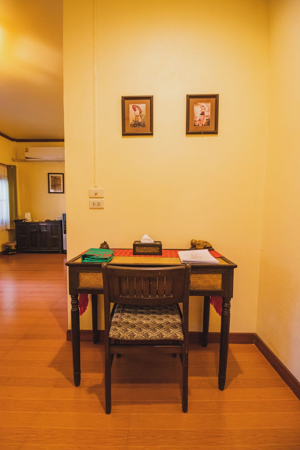 Family Bungalow, Pool View | Desk, free WiFi