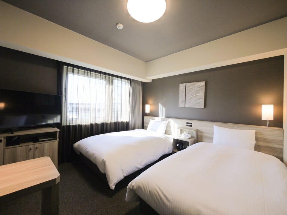 WiFi (free), bed sheets