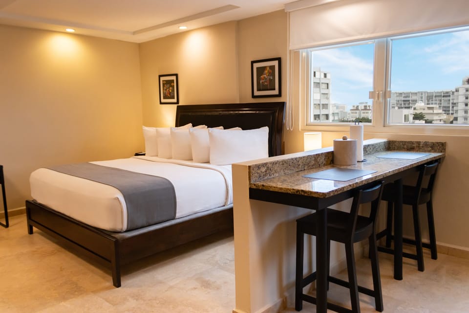 Studio Suite, 1 Queen Bed | Premium bedding, memory foam beds, minibar, in-room safe