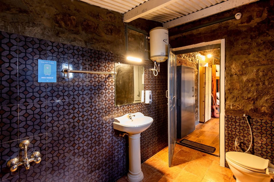 Shower, bidet, towels, soap