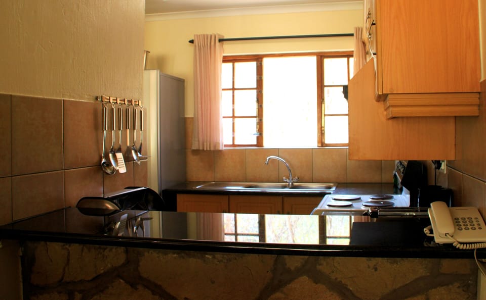 Standard Chalet | Private kitchen | Fridge, microwave, oven, stovetop