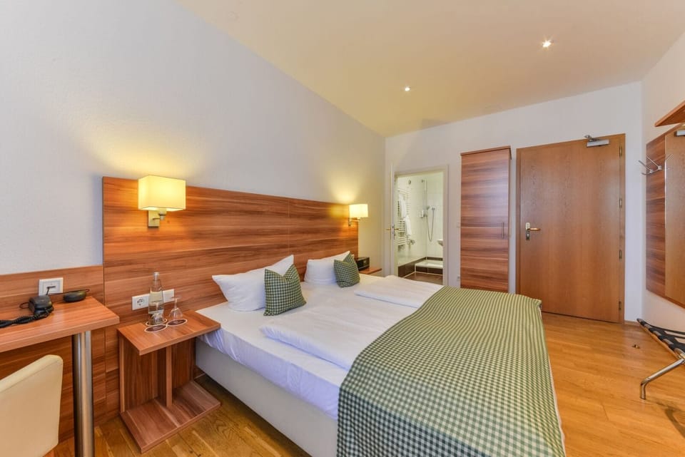 Basic Double Room | Hypo-allergenic bedding, minibar, in-room safe, desk