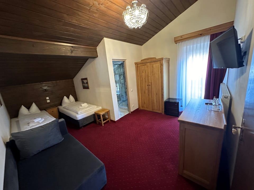 Triple Room | Premium bedding, in-room safe, desk, blackout drapes