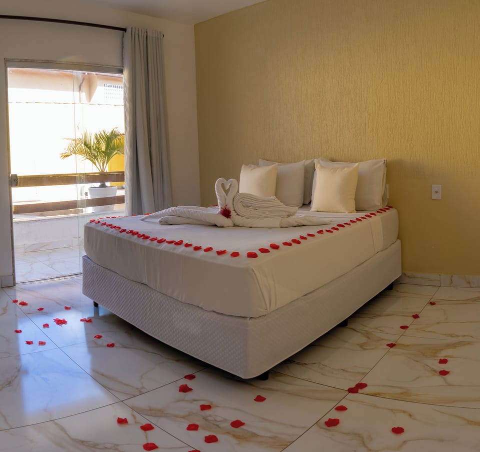 Standard Room | Minibar, in-room safe, blackout drapes, free cribs/infant beds