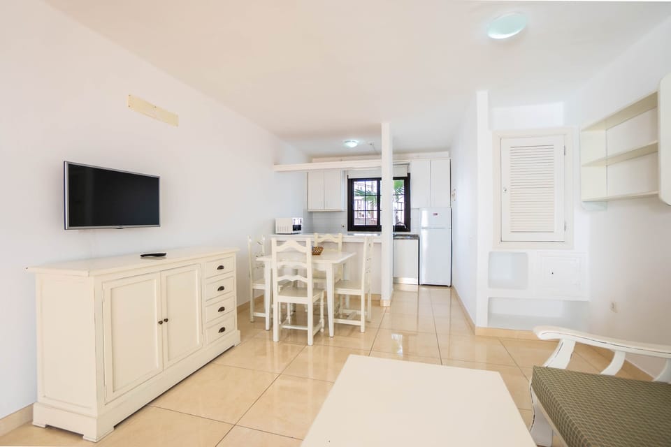 Apartment, 2 Bedrooms | Living room | Flat-screen TV