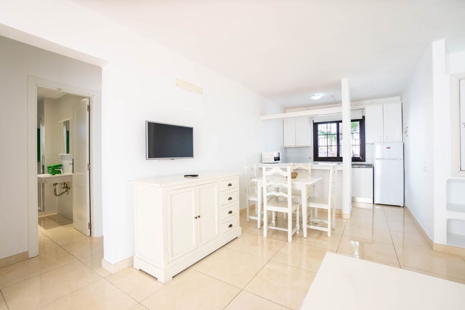 Apartment, 2 Bedrooms | Living room | Flat-screen TV