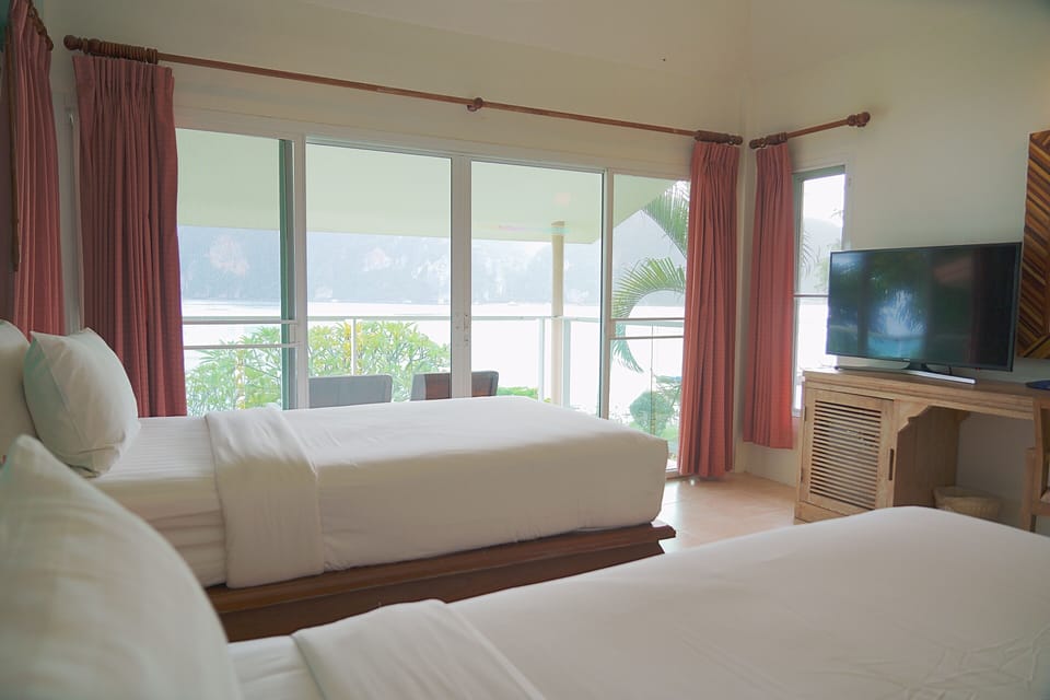 Grand Deluxe Villa Seaview | Minibar, in-room safe, individually furnished, desk