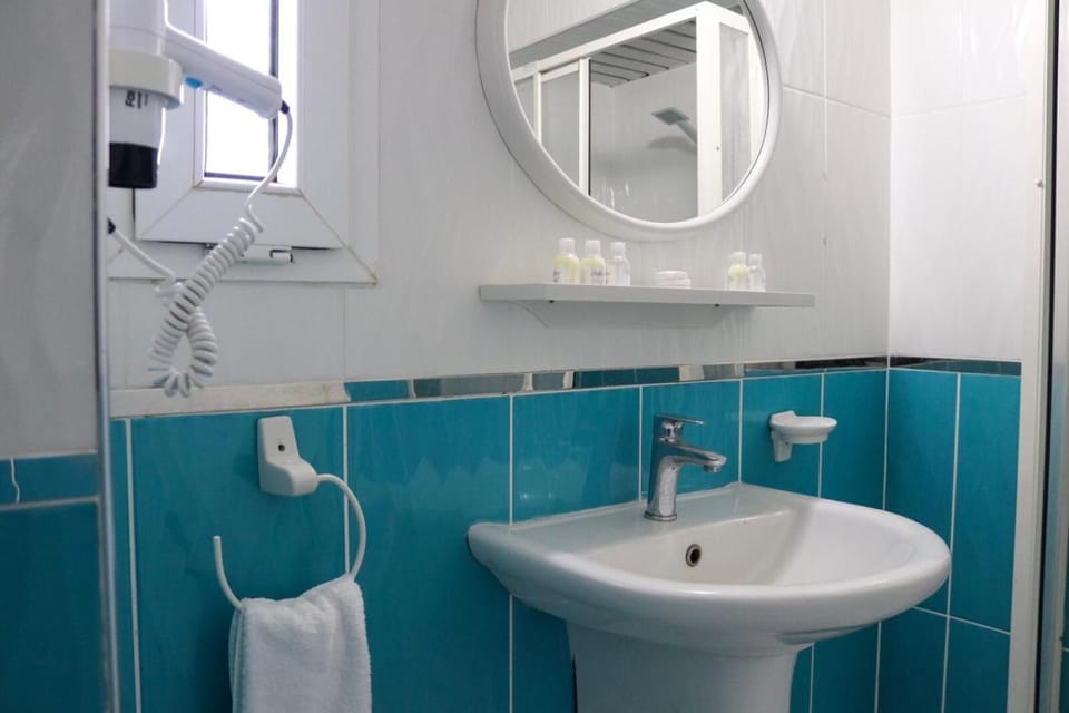 Shower, free toiletries, hair dryer, towels