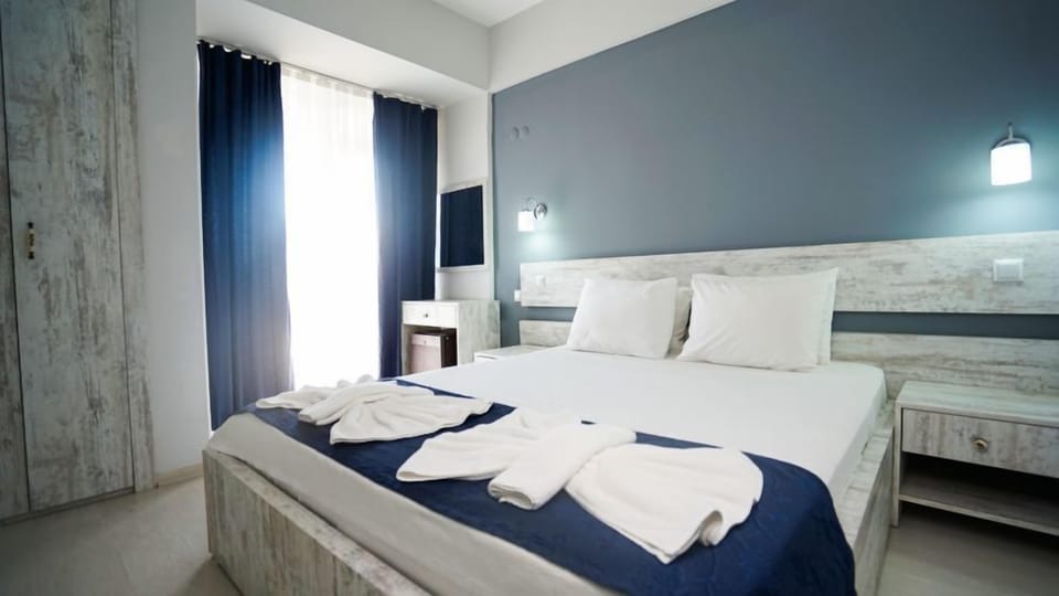 Minibar, soundproofing, bed sheets