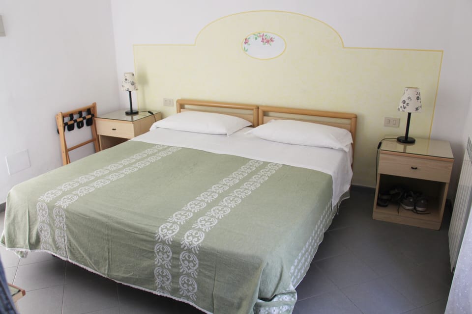 Economy Double or Twin Room | In-room safe, desk, WiFi (free), bed sheets