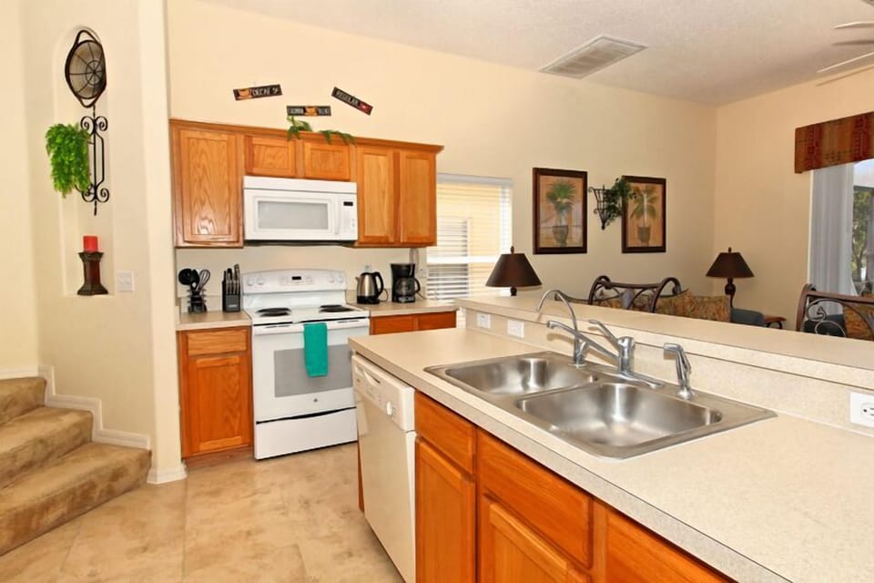 Villa, 5 Bedrooms | Private kitchen