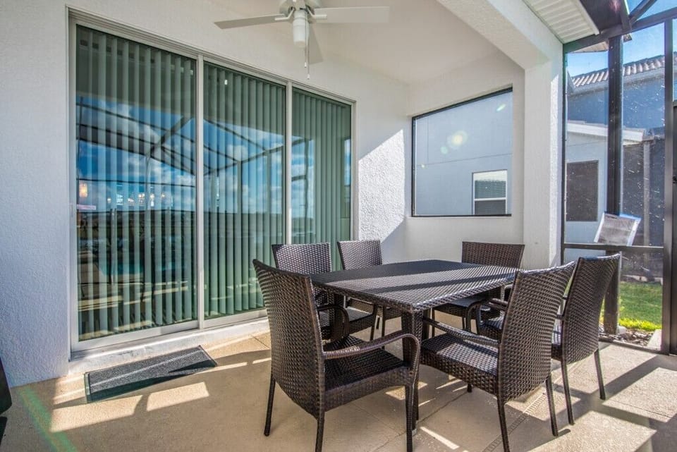 Villa, 5 Bedrooms | Outdoor dining