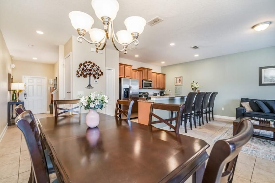 Townhome, 4 Bedrooms | Dining
