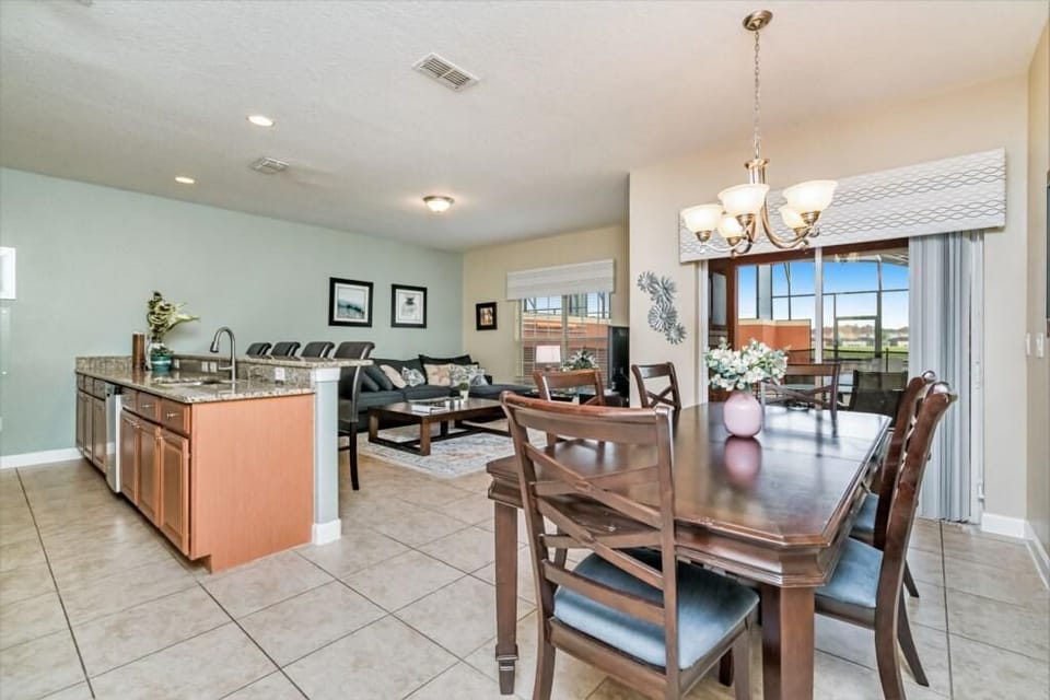 Townhome, 4 Bedrooms | Private kitchen