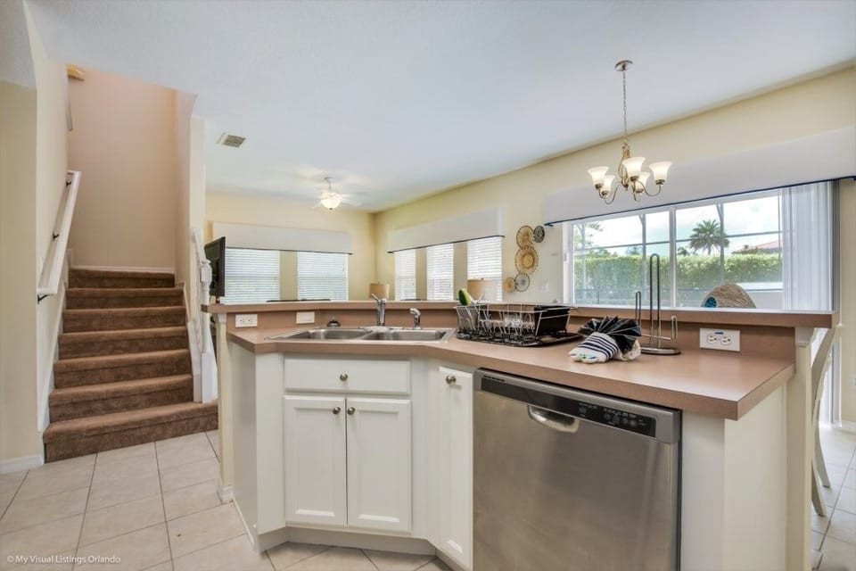 Townhome, 4 Bedrooms | Private kitchen