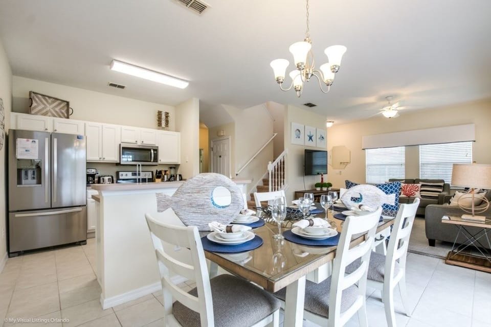 Townhome, 4 Bedrooms | Dining