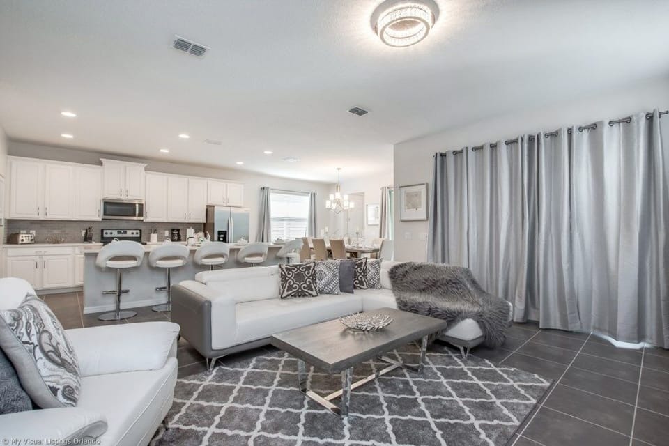Villa, 6 Bedrooms | Living room | 55-inch Smart TV with cable channels
