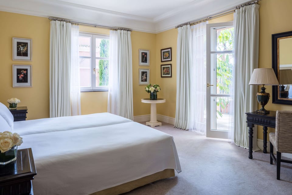 Hypo-allergenic bedding, minibar, in-room safe, desk