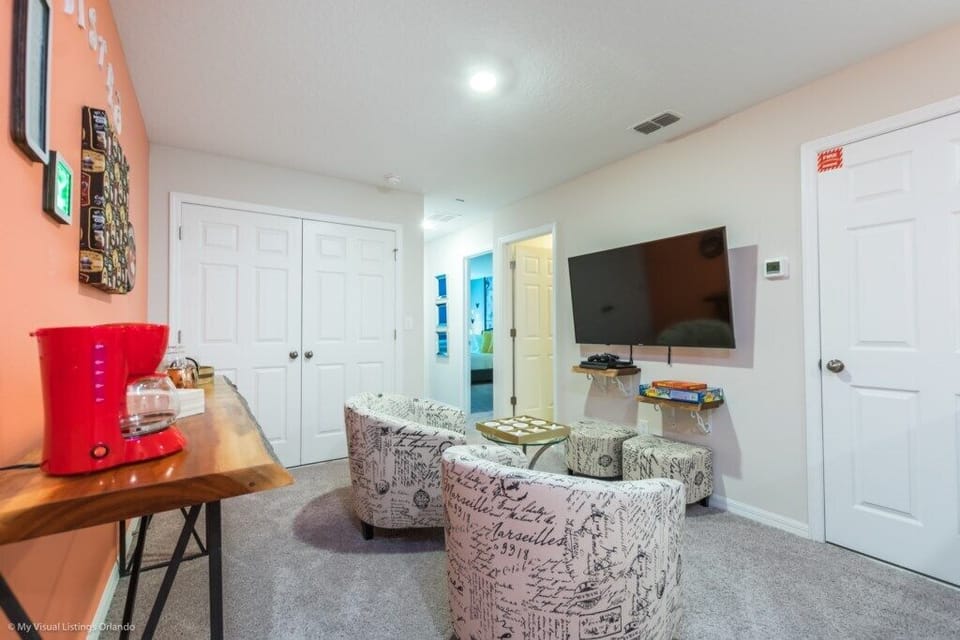 Townhome, 5 Bedrooms | Living room | 30-inch TV with cable channels