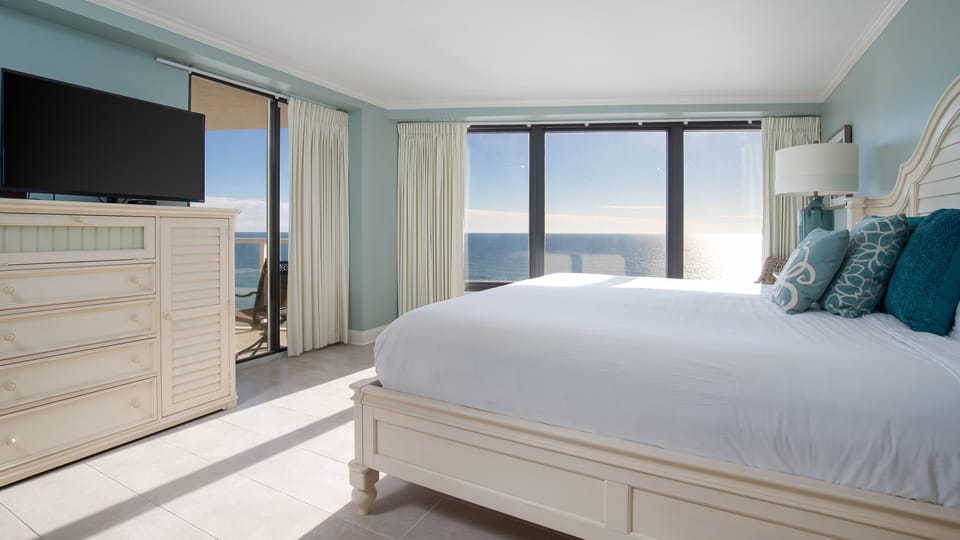 Master King Bedroom with Balcony Access