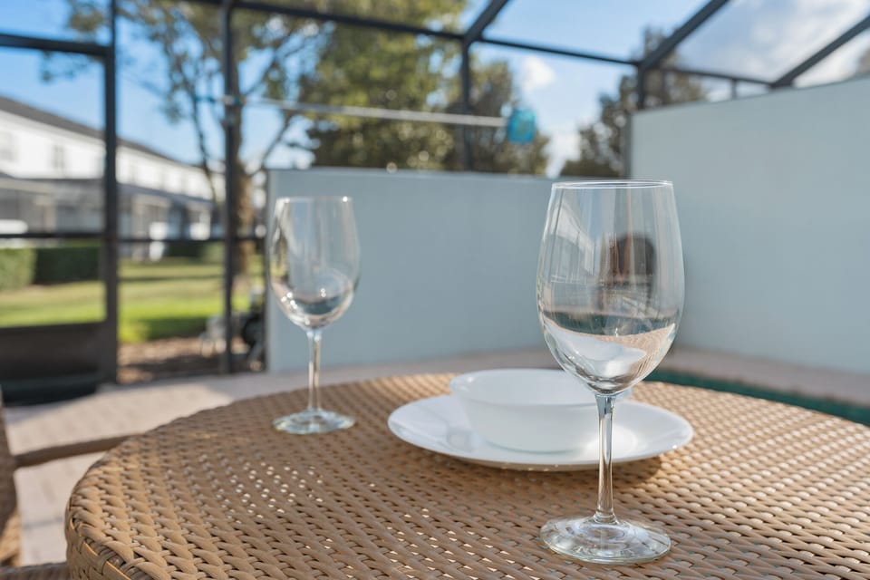 Relax and have good and drinks by the pool