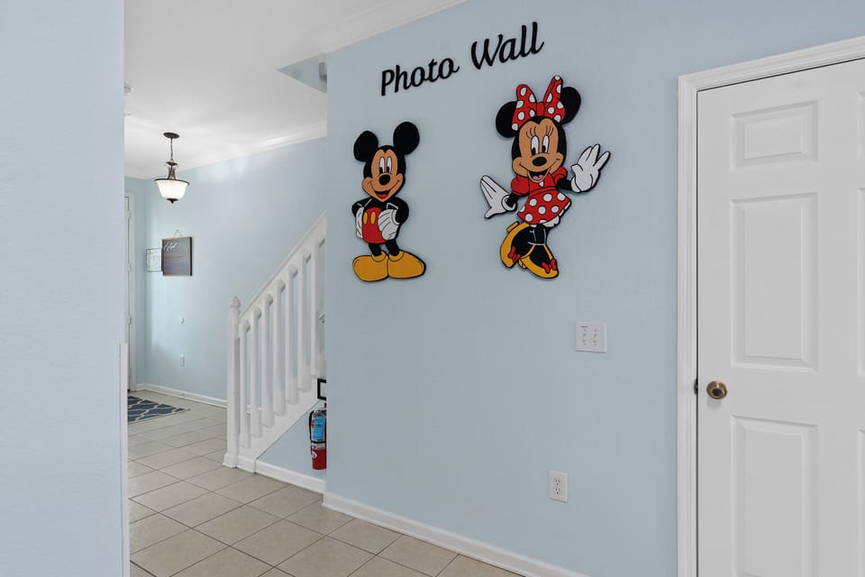 Take your photo with Mickey and Minnie!