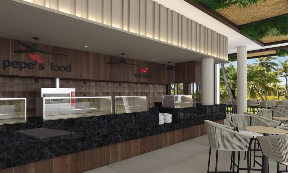 8 restaurants; breakfast, lunch, and dinner served