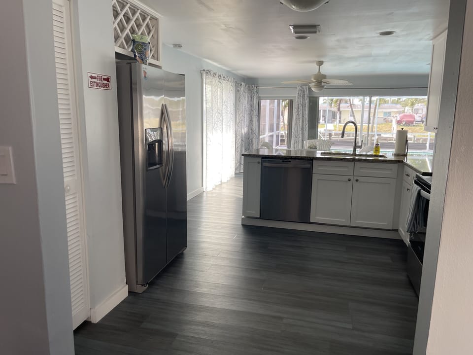 Kitchen w/ filtered water refrigerator