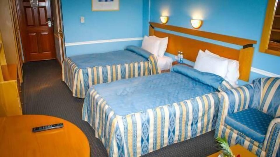 Standard Twin Room | Minibar, in-room safe, desk, laptop workspace