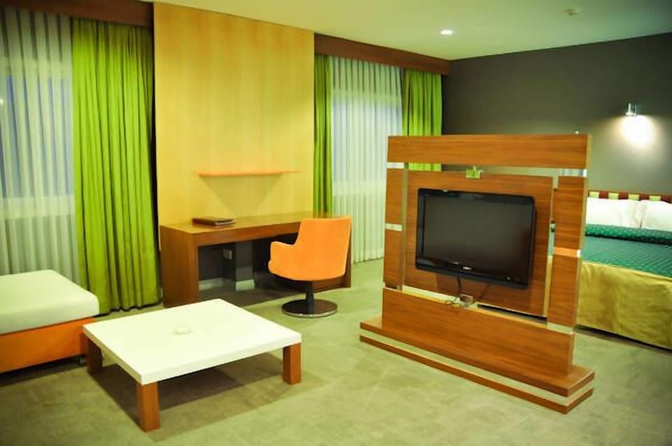 Minibar, in-room safe, desk, laptop workspace