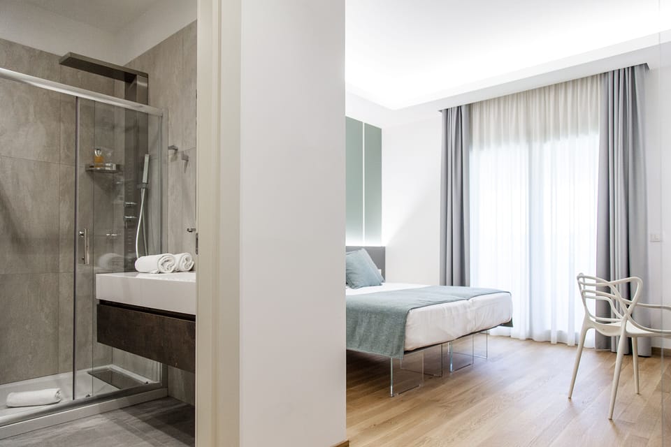 Camera Matrimoniale Deluxe con Balcone Vista Etna | Premium bedding, down comforters, Select Comfort beds, minibar