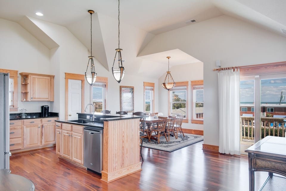 JR2230: Saltrock l Top Level Dining Area and Kitchen