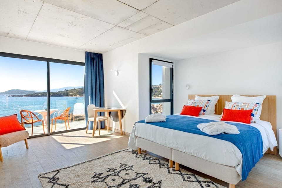 Premium bedding, minibar, in-room safe, soundproofing