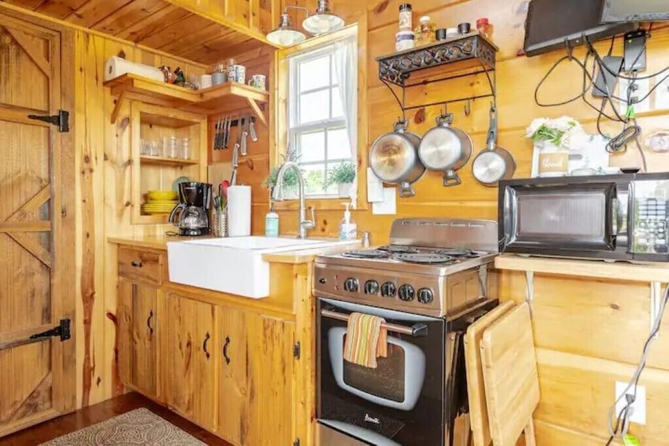 Fully functional kitchen