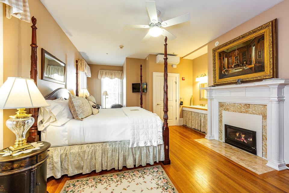 Cinnamon, Bass Cottage | Premium bedding, down comforters, pillowtop beds, blackout drapes